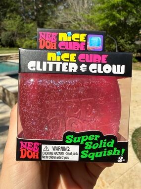 NeeDoh Nice Cube Glitter & Glow Super Solid Squish - Pink